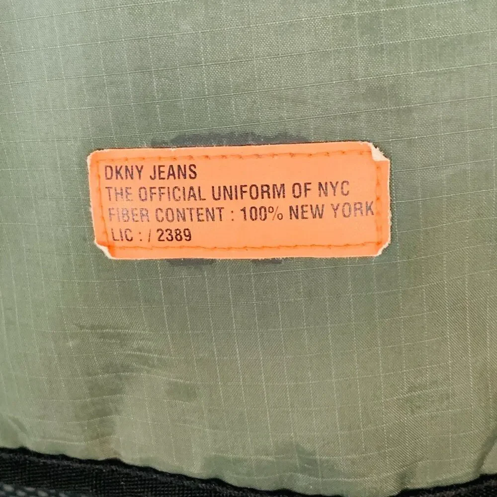 MESSENGER BAG OLIVE DKNY “ official uniform of NYC “ Storage Abounds UNI…
